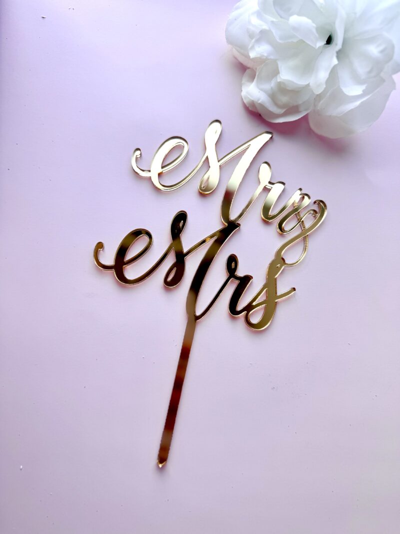 Mr&Mrs cake topper